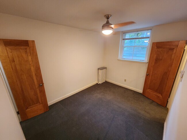 Building Photo - 227 Montrose Pl