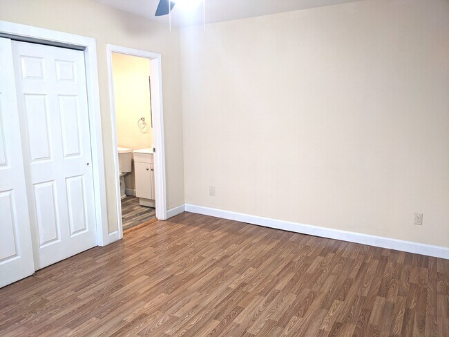 Foto del edificio - 4325 Norfolk Ave
