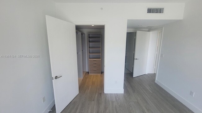 Building Photo - 1010 SW 2nd Ave