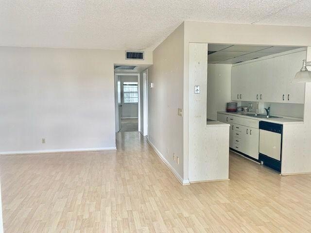 Foto del edificio - 3063 Ainslie Dr