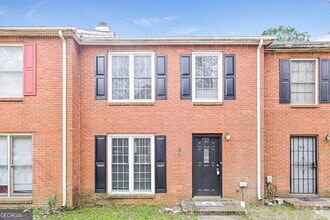 Building Photo - 700 Redland Dr