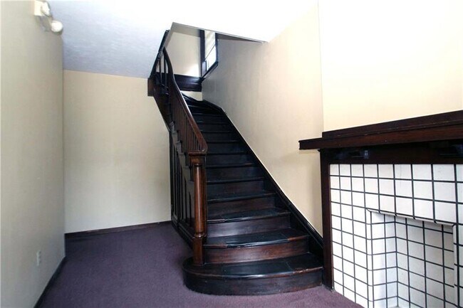 Building Photo - 368 S Evaline St