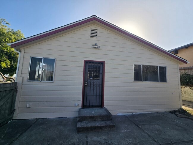 Building Photo - 5607 El Dorado Ave