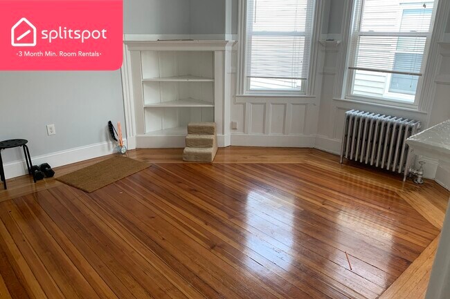 Building Photo - Private room in 4 bedroom Boston Apartment...