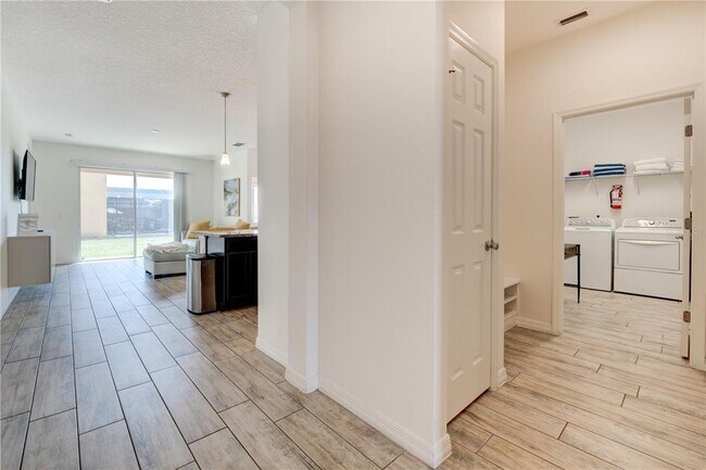 Foto del edificio - 2137 Crofton Ave