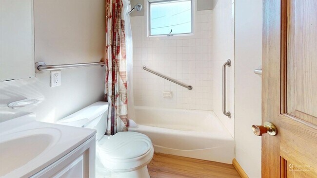 Foto del edificio - 12 Lyman St