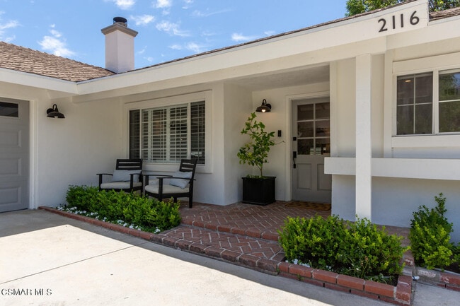 Building Photo - 2116 Montrose Dr