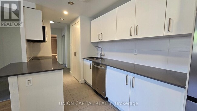 Photo du bâtiment - 230-230 Oak St