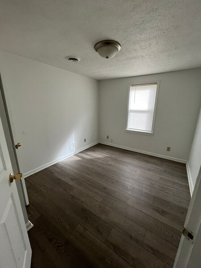 Building Photo - 2 bedroom house with carport