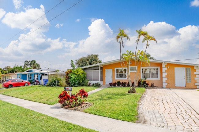 Colorful ranch homes line the quiet streets of Lantana.
