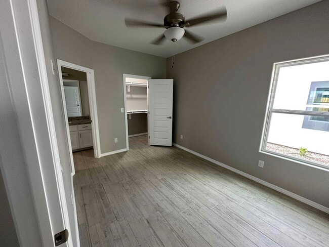 Foto del edificio - 4907 N Dahlia St