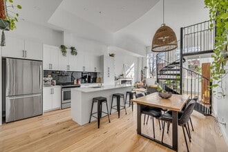 Building Photo - 880 Rue Père-Marquette