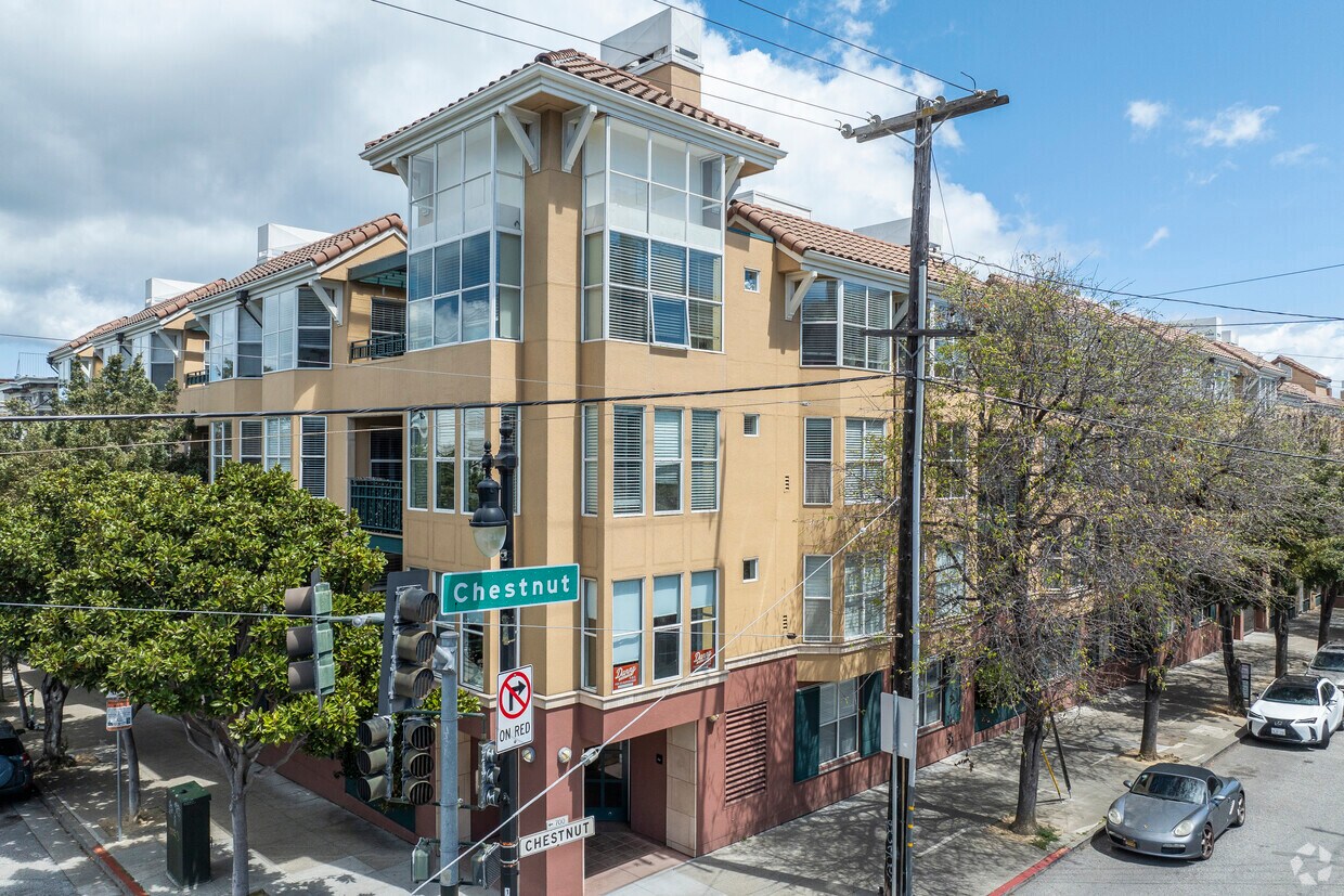 Primary - 600-690 Chestnut St