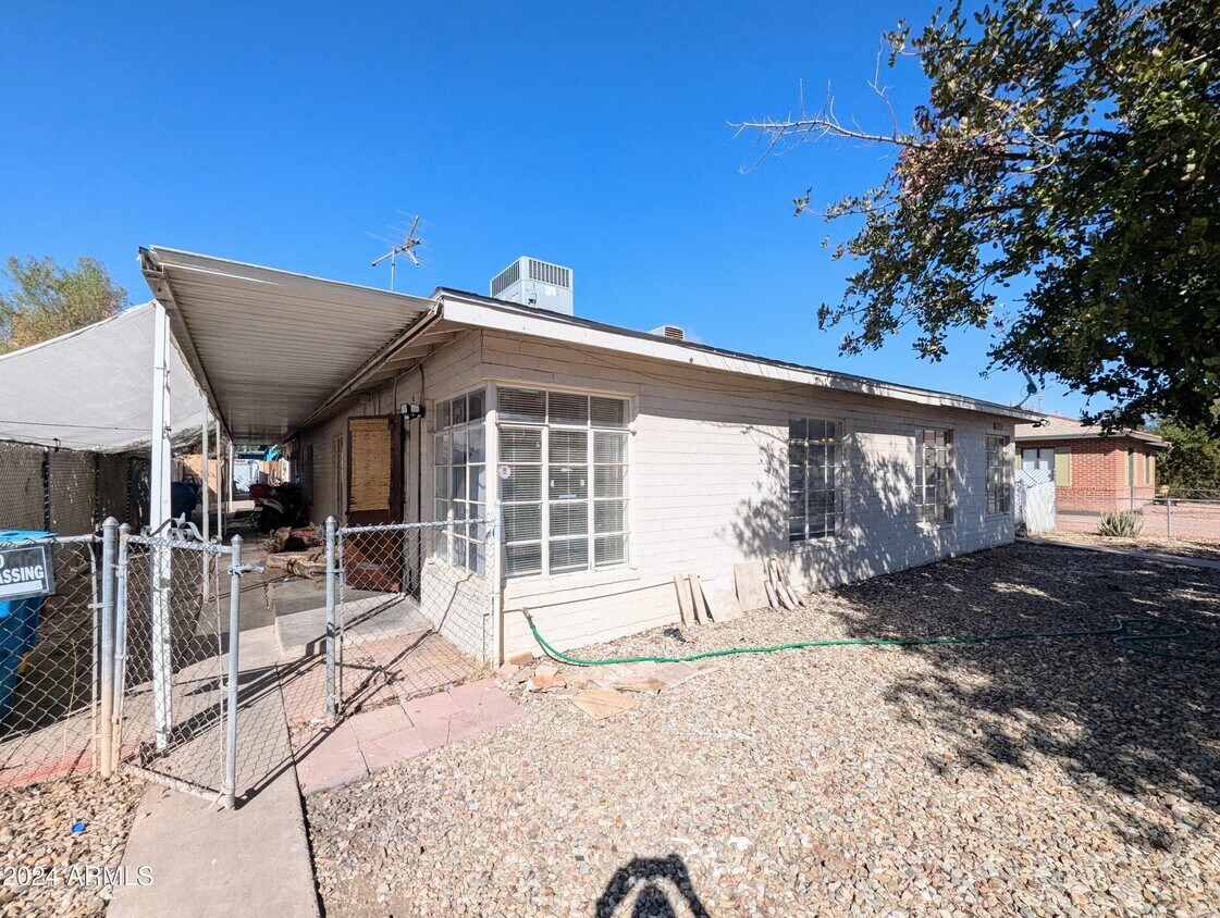 Primary Photo - 1314 W Whitton Ave