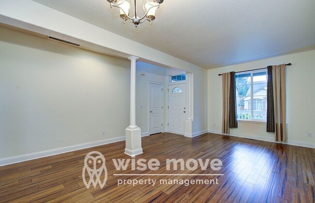 Foto del edificio - East Vancouver- Beautiful 5 bedroom