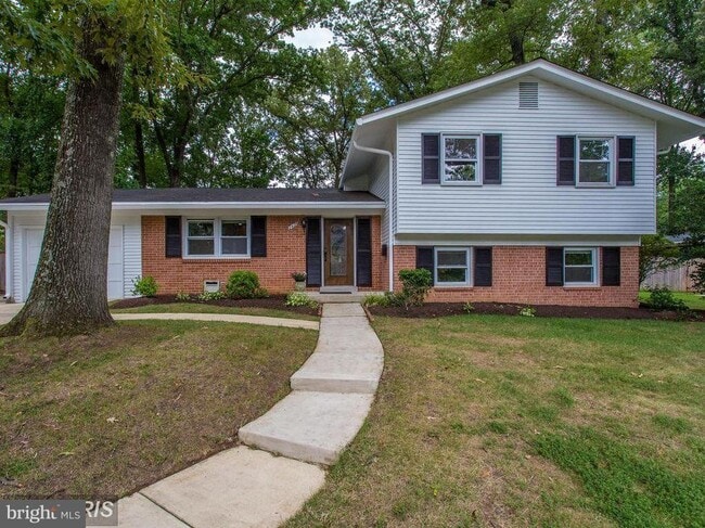 Foto del edificio - 1724 Burning Tree Dr