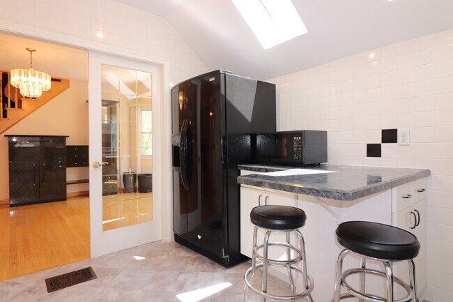 Foto del edificio - 103 University Rd