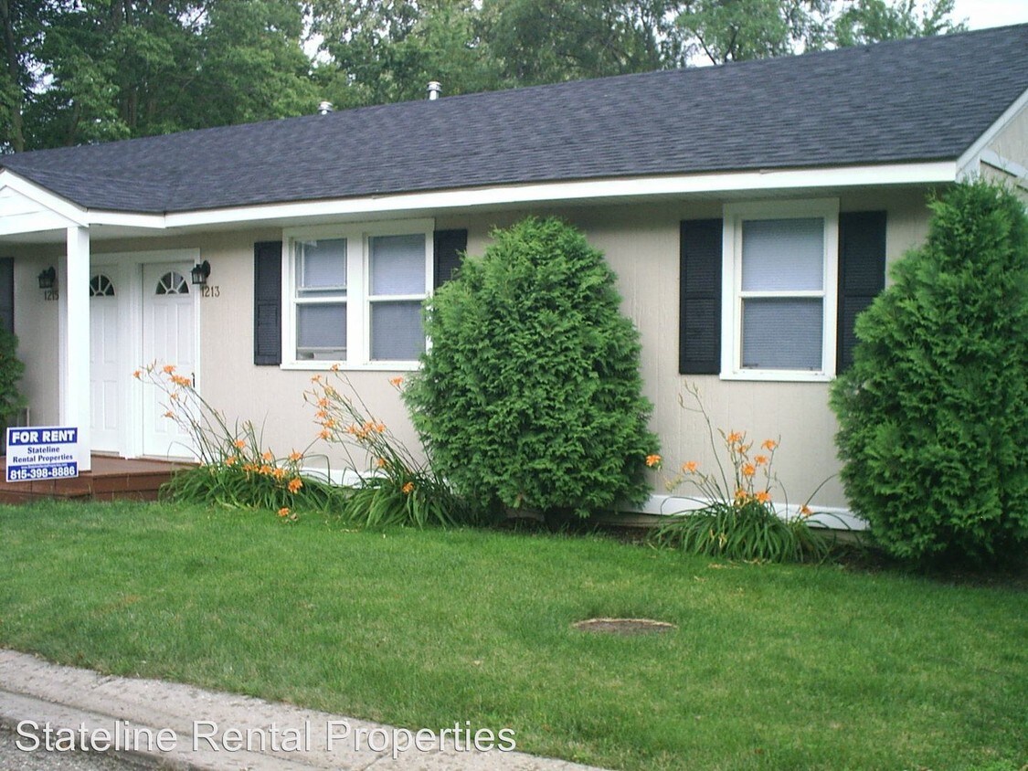 Primary Photo - 2 br, 1 bath Apartment - 1213 42nd Ave.