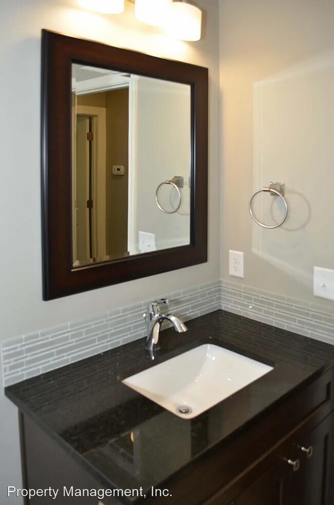 Foto del edificio - 5 br, 3 bath House - 9832 S. 79th St