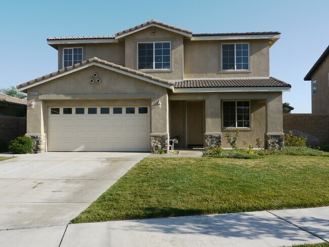 Foto del edificio - Spacious 4-Bedroom Home in North Fontana –...