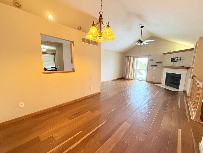 Foto del edificio - Beautiful Home in East Bloomington!