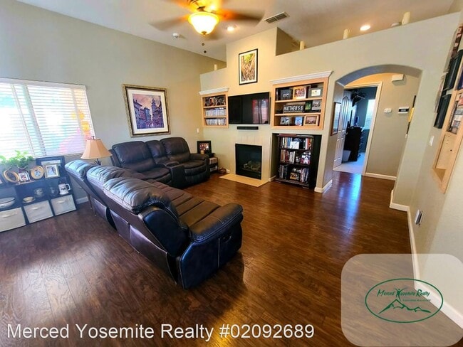 Building Photo - 3 br, 2 bath House - 2085 Patriotic Dr