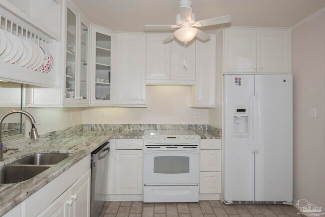 Foto del edificio - 615 Bayshore Dr