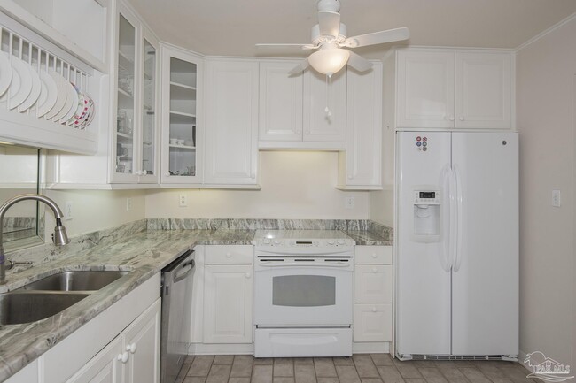 Building Photo - 615 Bayshore Dr
