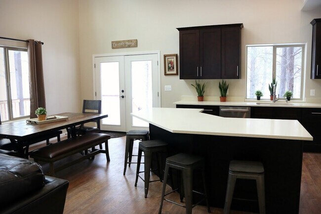 Foto del edificio - 921 Rainbow Mine Rd