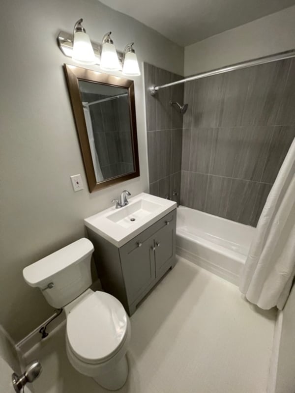 Foto del edificio - 517 S Milwaukee Ave