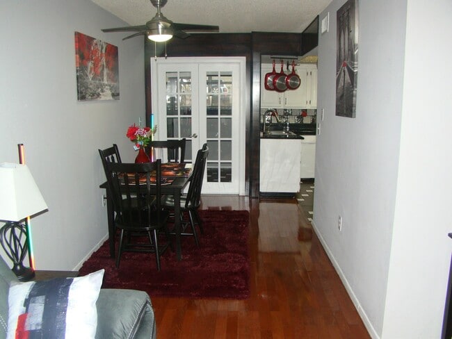 Foto del edificio - 461 W Holmes Ave