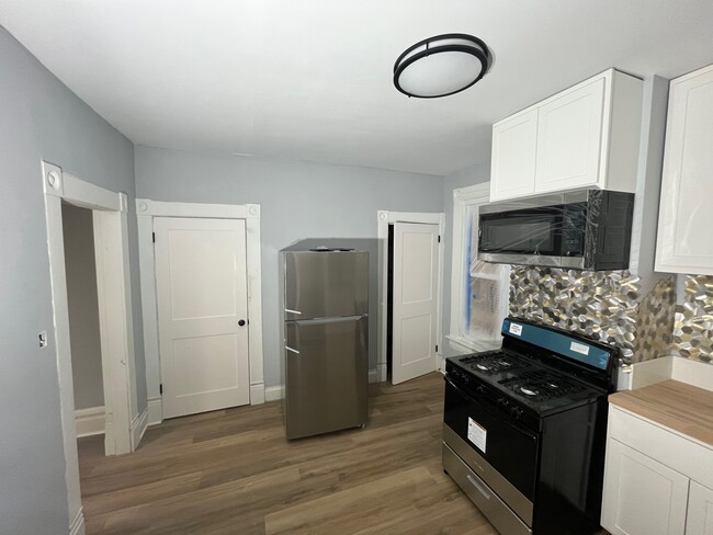 Kitchen - 969 Wilson Ave