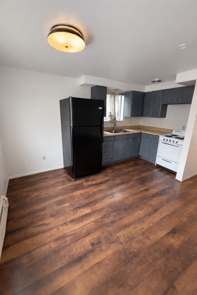 Building Photo - 50 Maplewood St