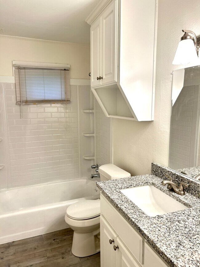 Building Photo - Beautifully Remodeled Home in Mountainview Area