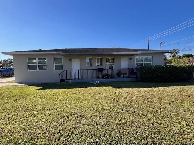 Foto del edificio - 3890 Lakewood Rd