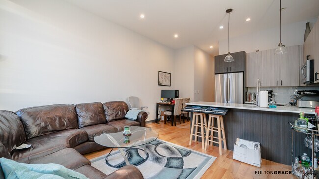 Foto del edificio - 1044 W Newport Ave