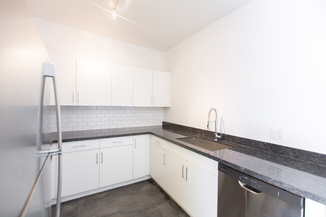 Studio - 3625 N 16th St