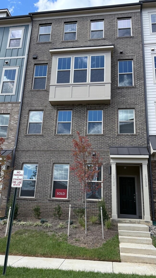 Building Photo - 1009 Inferno Ter SE