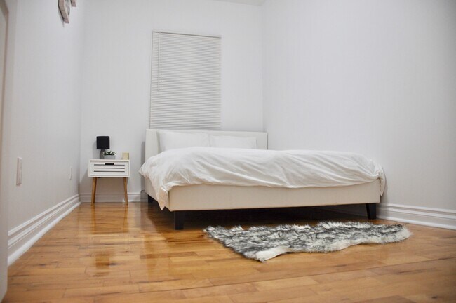 Building Photo - 4399 Boul Saint-Laurent