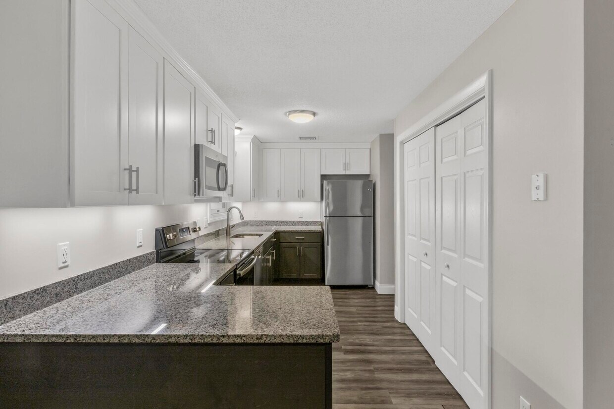 121 S Washington St, Plainville, CT 06062 Townhome Rentals in