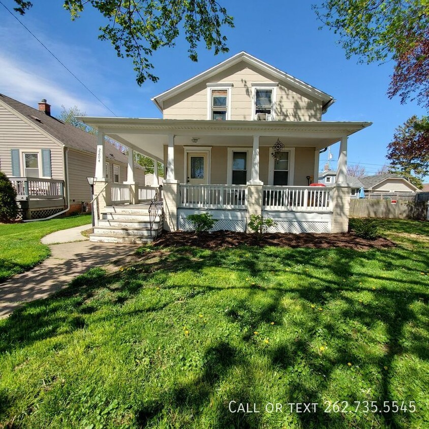 2204 St Clair St Unit 2204 St. Clair St. Lower, Racine, WI 53402 Room