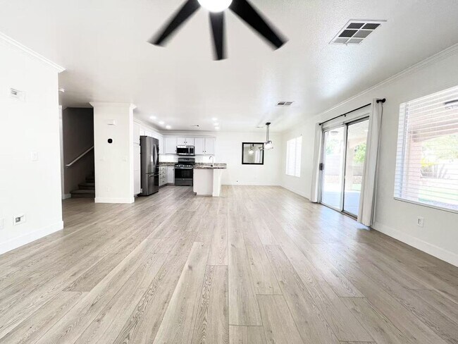 Foto del edificio - Beautifully maintained two-story home