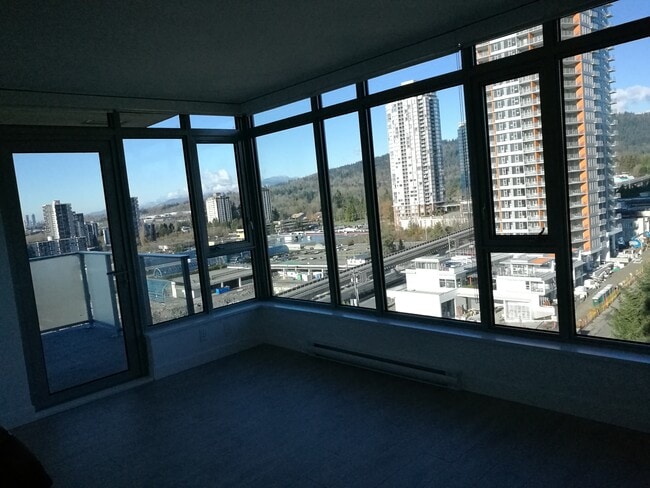 Building Photo - 518 Whiting Way