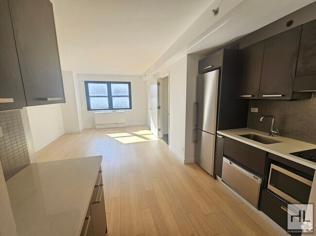 Building Photo - East 39th Street