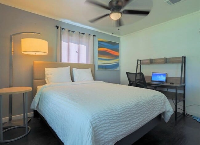 Building Photo - 831 Rouse St