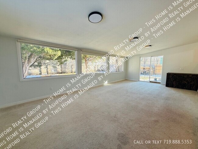 Foto del edificio - 303 Quebec St