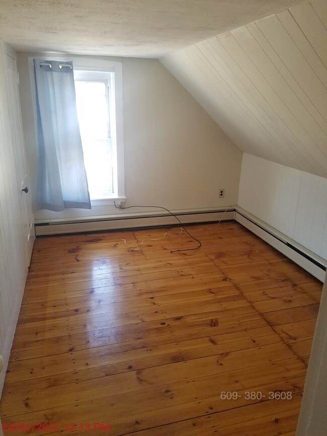 Bedroom pic 1 - 273 Washington St