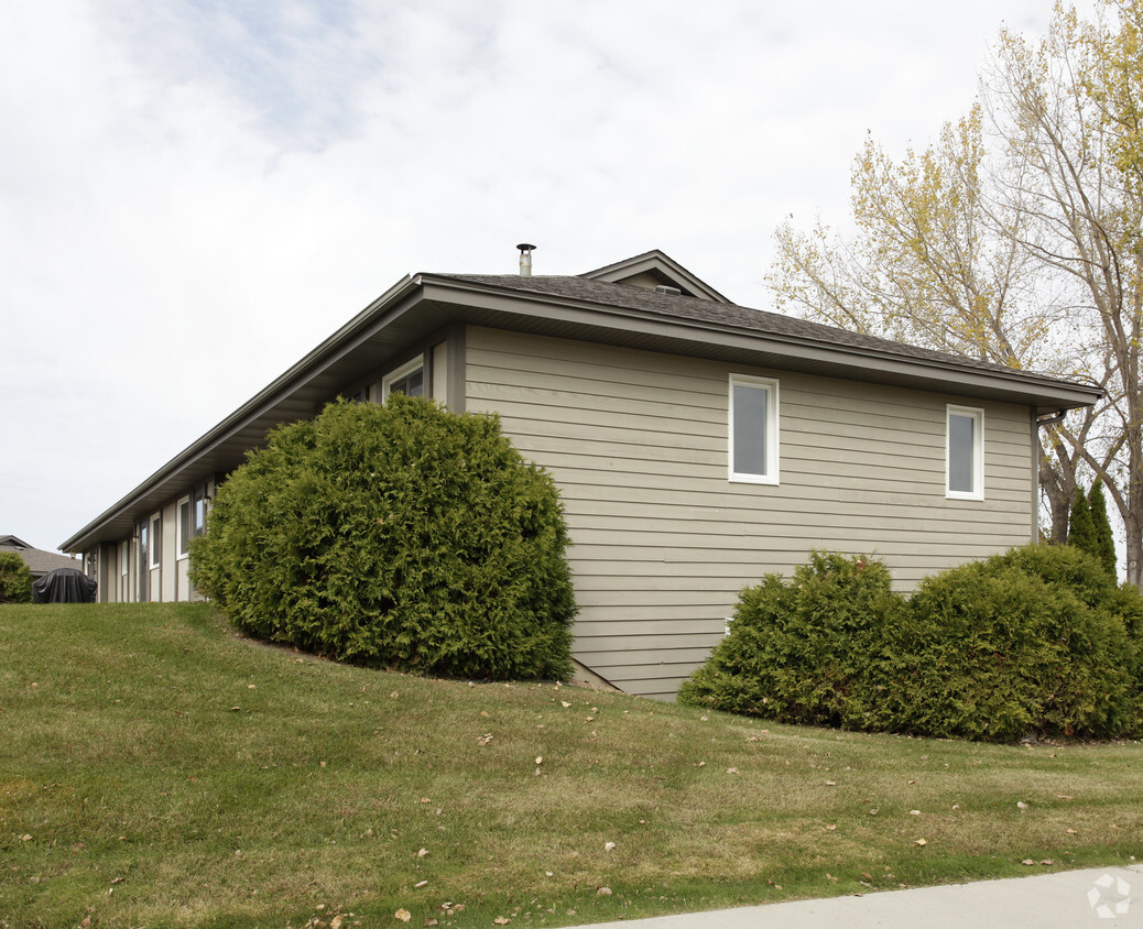 Building Photo - 1590 Commercial Ave