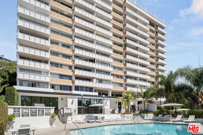 Building Photo - 8787 Shoreham Dr