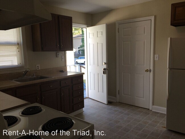 Foto del edificio - 2 br, 1 bath House - 718-A Warren Street